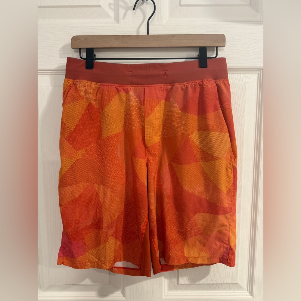 Lululemon Men’s Pace Breaker Shorts Orange Geometric Print Size M - Picture 2 of 12